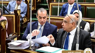 بحضور وزيرا الشئون النيابية والعدل.. البرلمان يوافق طلب إعادة مداولة تقدمت به الحكومة في بعض مواد مشروع قانون الإجراءات الجنائية بحضور وزيرا الشئون النيابية والعدل.. البرلمان يوافق طلب إعادة مداولة تقدمت به الحكومة في بعض مواد مشروع قانون الإجراءات الجنائية
