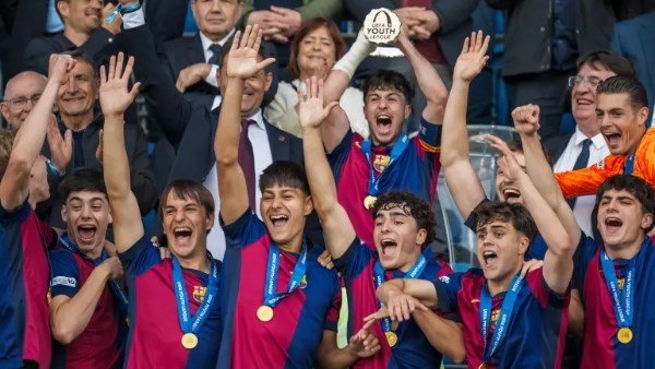 برشلونة يحقق الثلاثية ويتوج بلقب دوري أبطال أوروبا للشباب برشلونة يحقق الثلاثية ويتوج بلقب دوري أبطال أوروبا للشباب