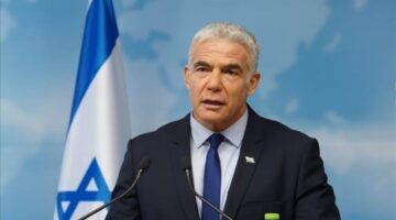 لابيد: رئيس الشاباك اتخذ قرارا صائبا والشعب يستحق انتخابات “الآن”