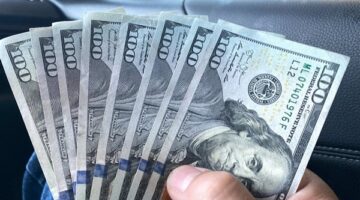 الدولار بأعلى سعر للشراء في مصرف أبو ظبي الإسلامي