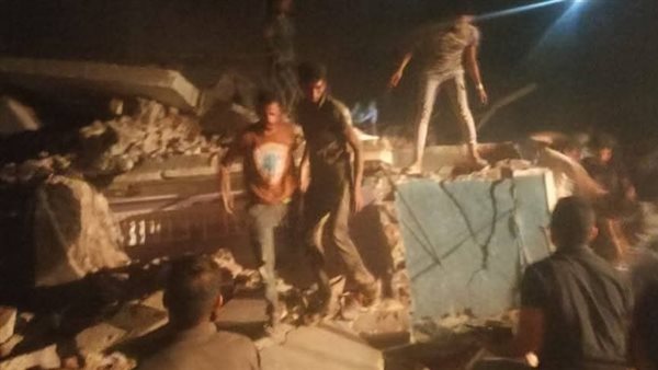 انهيار منزل قديم في أسيوط.. واستخراج 7 أشخاص من أسفل الأنقاض | بث مباشر انهيار منزل قديم في أسيوط.. واستخراج 7 أشخاص من أسفل الأنقاض | بث مباشر