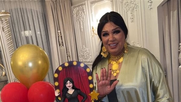 فيفي عبده تحتفل بعيد ميلادها بحضور يسرا ولبلبة وبوسي شلبي فيفي عبده تحتفل بعيد ميلادها بحضور يسرا ولبلبة وبوسي شلبي