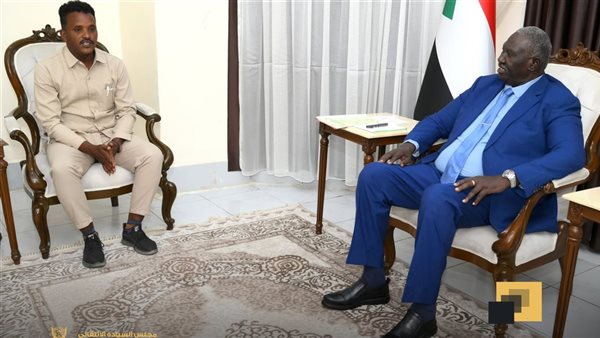 نائب رئيس مجلس السيادة السوداني يلتقي بوفد هيئة أفراح بلا سلاح نائب رئيس مجلس السيادة السوداني يلتقي بوفد هيئة أفراح بلا سلاح