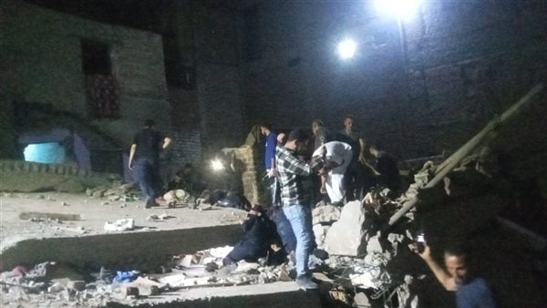 انتشال جثمان الصغيرة المفقودة أسفل أنقاض عقار أسيوط المنهار انتشال جثمان الصغيرة المفقودة أسفل أنقاض عقار أسيوط المنهار