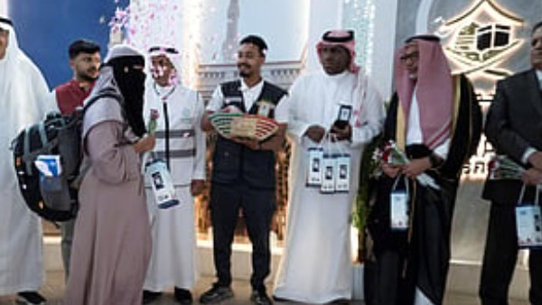 مطار محمد بن عبدالعزيز الدولي يستقبل طلائع ضيوف الرحمن لأداء مناسك الحج مطار محمد بن عبدالعزيز الدولي يستقبل طلائع ضيوف الرحمن لأداء مناسك الحج