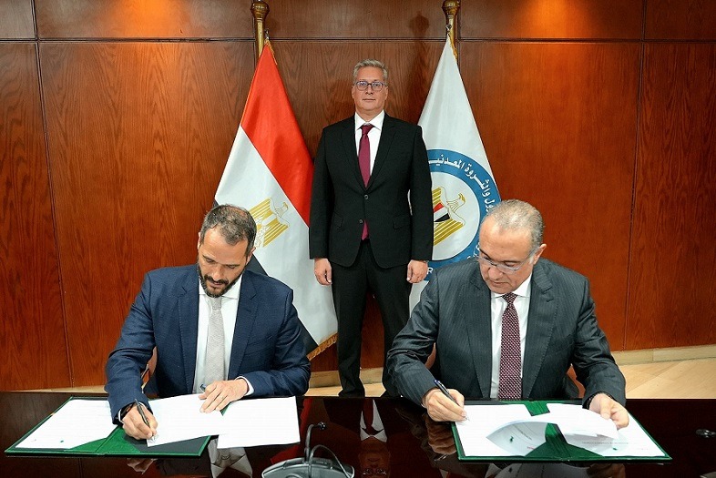 “إيجاس” توقع مذكرة تفاهم مع إكسون موبيل لتطوير الاتفاقيات البترولية “إيجاس” توقع مذكرة تفاهم مع إكسون موبيل لتطوير الاتفاقيات البترولية