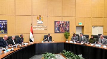 وزير الإسكان يوجه بآليات صارمة لإنهاء مشروعات حياة كريمة في أسوان وبني سويف