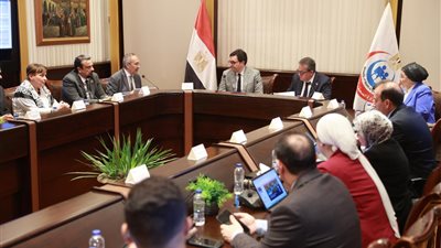 اللجنة الاستشارية العليا للتنمية البشرية تناقش خارطة طريق لإعداد الشباب المصري للذكاء الاصطناعي وتعزيز التدريب المهني اللجنة الاستشارية العليا للتنمية البشرية تناقش خارطة طريق لإعداد الشباب المصري للذكاء الاصطناعي وتعزيز التدريب المهني
