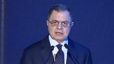 وزير الداخلية يهنيء محمد جبران بمناسبة عيد العمال وزير الداخلية يهنيء محمد جبران بمناسبة عيد العمال