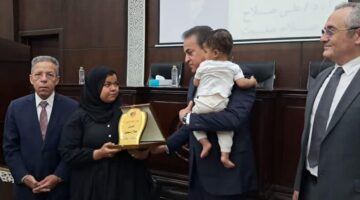 وزير الصحة يكرم شهيدي الواجب الدكتور “علي صلاح وصلاح صفوت” وبخصيص جائزتين سنويتين باسميهما