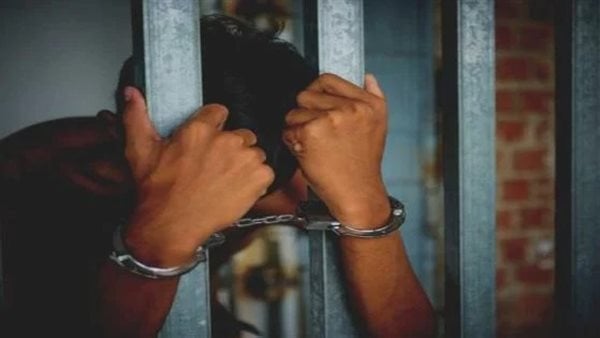 السجن سنتين لـ ميكانيكي شرع في قتل شاب بسبب خلافات بينهما بالطالبية السجن سنتين لـ ميكانيكي شرع في قتل شاب بسبب خلافات بينهما بالطالبية