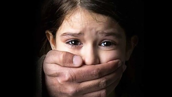 علامات تكشف عن تعرض ابنك أو بنتك للتحرش| خبير تربوي يحذر الأهالي علامات تكشف عن تعرض ابنك أو بنتك للتحرش| خبير تربوي يحذر الأهالي
