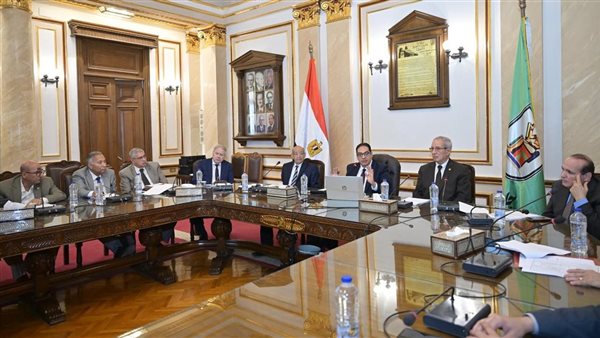 اجتماع لجنة الإسكان لمتابعة تنفيذ المشروع السكني في جامعة القاهرة اجتماع لجنة الإسكان لمتابعة تنفيذ المشروع السكني في جامعة القاهرة