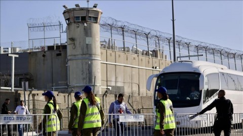 إسرائيل تفرج عن 10 أسرى فلسطينيين اعتقلتهم من قطاع غزة إسرائيل تفرج عن 10 أسرى فلسطينيين اعتقلتهم من قطاع غزة