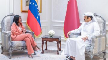 نائب رئيس الجمهورية الفنزويلية تجتمع مع وزير الدولة لشؤون الطاقة