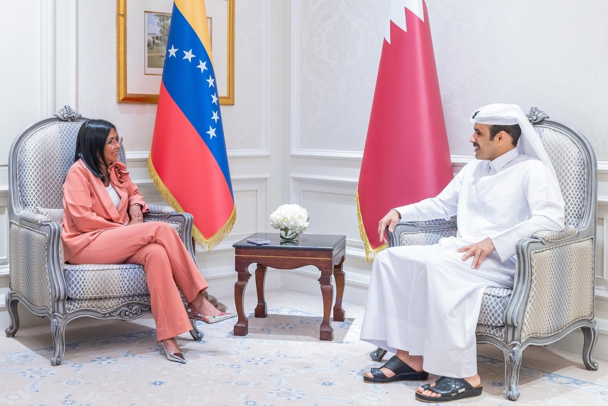 نائب رئيس الجمهورية الفنزويلية تجتمع مع وزير الدولة لشؤون الطاقة نائب رئيس الجمهورية الفنزويلية تجتمع مع وزير الدولة لشؤون الطاقة