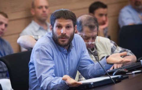 سموتريتش: يجب أن تنتهي هذه الحرب بسوريا مفككة وإيران بلا تهديد نووي وغزة مطهرة من “حماس” ووحزب الله تلقى ضربة قاسية سموتريتش: يجب أن تنتهي هذه الحرب بسوريا مفككة وإيران بلا تهديد نووي وغزة مطهرة من “حماس” ووحزب الله تلقى ضربة قاسية