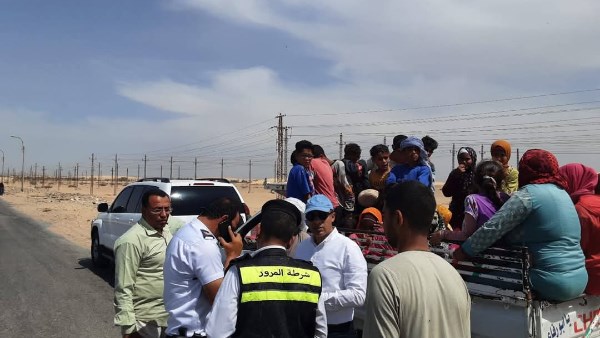 نائب محافظ المنيا يضبط سيارة تقل 35 طفلًا للعمل بالمزارع ويُحيل الواقعة للنيابة نائب محافظ المنيا يضبط سيارة تقل 35 طفلًا للعمل بالمزارع ويُحيل الواقعة للنيابة