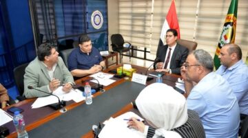 الدقهلية تناقش مشاركة مدينة المنصورة في مسابقة بسنغافورة