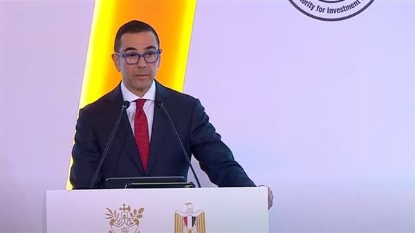 وزير الاستثمار: إنهاء جميع المعوقات أمام حركة التصدير خلال أسابيع وزير الاستثمار: إنهاء جميع المعوقات أمام حركة التصدير خلال أسابيع