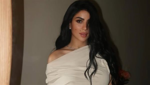 كارولين عزمي تخطف الأنظار بإطلالة بيضاء رقيقة وتكشف أسرارا من حياتها العاطفية كارولين عزمي تخطف الأنظار بإطلالة بيضاء رقيقة وتكشف أسرارا من حياتها العاطفية