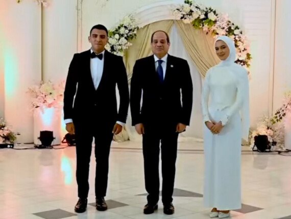 «رسمت صفحة جديدة بمواقفك الإنسانية».. مصطفى بكري يشكر الرئيس السيسي لحضوره قران ابنة شهيد شرطة «رسمت صفحة جديدة بمواقفك الإنسانية».. مصطفى بكري يشكر الرئيس السيسي لحضوره قران ابنة شهيد شرطة