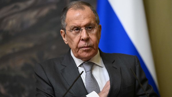 لافروف: تراجع القوات الأوكرانية في الميدان دفع كييف للمطالبة بوقف إطلاق النار الفوري لافروف: تراجع القوات الأوكرانية في الميدان دفع كييف للمطالبة بوقف إطلاق النار الفوري