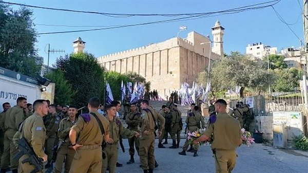 قوات الاحتلال تقتحم ساحة الحرم الإبراهيمي قوات الاحتلال تقتحم ساحة الحرم الإبراهيمي