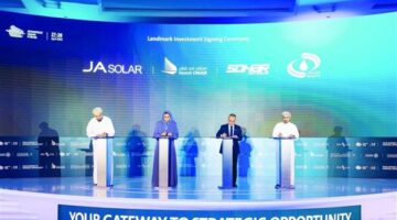 توقيع عدة اتفاقيات استثمار إقليمية ودولية في الطاقة النظيفة في عُمان
