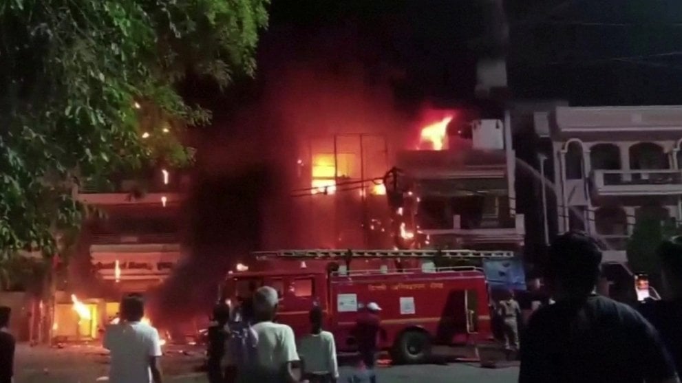 حريق يودي بحياة 15 شخصا بفندق في كالكوتا شمالي الهند