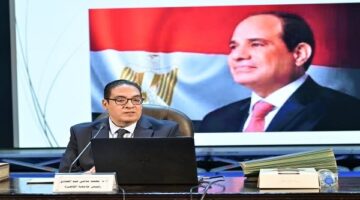 تكريم مميز لفريق تنظيم زيارة الرئيس الفرنسي في جامعة القاهرة