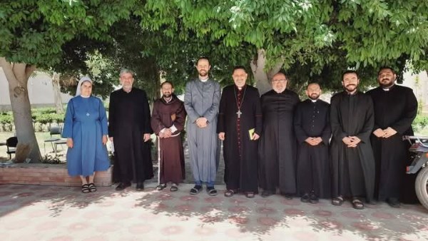 الأنبا بشارة يلتقي مسئولي لجنة الدعوات الأسقفية بالكنيسة الكاثوليكية بمصر الأنبا بشارة يلتقي مسئولي لجنة الدعوات الأسقفية بالكنيسة الكاثوليكية بمصر