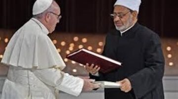أيها العلمانيون. أنتبهوا. شيخ الأزهر ليس أقل من بابا الفاتيكان!