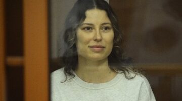 موسكو تفرج عن مواطنة روسية-أمريكية كانت مسجونة بتهمة الخيانة العظمى في صفقة تبادل سجناء
