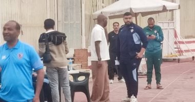 حديث جانبى بين أيمن عبد العزيز وزيزو فى مران الزمالك اليوم حديث جانبى بين أيمن عبد العزيز وزيزو فى مران الزمالك اليوم