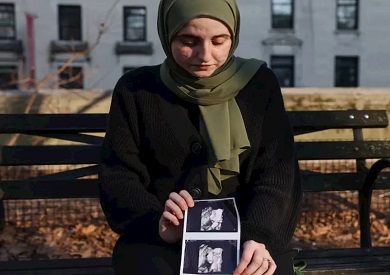زوجة محمود خليل الطالب الفلسطيني المحتجز تتهم السلطات الأمريكية بحرمانه من حضور ولادة طفلهما عمدا زوجة محمود خليل الطالب الفلسطيني المحتجز تتهم السلطات الأمريكية بحرمانه من حضور ولادة طفلهما عمدا