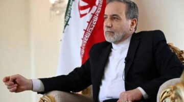 الوفد الإيراني يتوجه إلى مكان انعقاد الجولة الثالثة من المفاوضات مع أمريكا