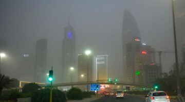العواصف الترابية تعلق الدراسة في الكويت اليوم وتصيب أكثر من 1800 عراقي بالاختناق