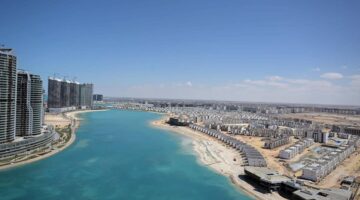 مصر تنهي أعمال الهيكل الخرساني لـ15 برجًا من 23 بمنطقة الأبراج الشاطئية بالعلمين الجديدة
