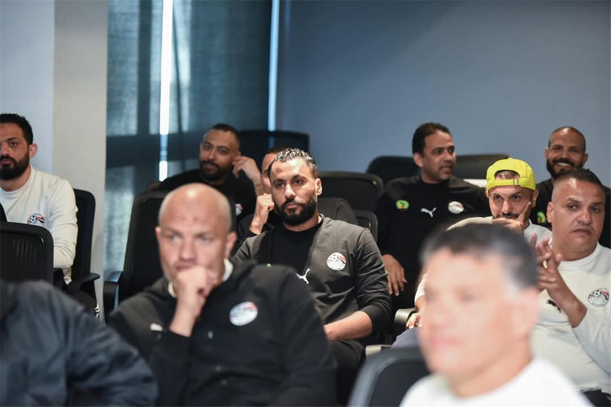 230 ساعة تدريبية.. انطلاق دورة المدربين باتحاد الكرة بمشاركة لاعبين سابقين بالأهلي والزمالك 230 ساعة تدريبية.. انطلاق دورة المدربين باتحاد الكرة بمشاركة لاعبين سابقين بالأهلي والزمالك