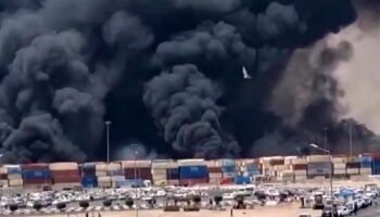 ارتفاع حصيلة انفجار ميناء جنوبي في إيران إلى 5 قتلى وأكثر من 700 مصاب