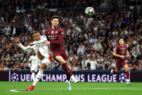 تقارير: أرنولد في القائمة الأساسية لريال مدريد ضد الهلال.. ومبابي خارج التشكيلة تقارير: أرنولد في القائمة الأساسية لريال مدريد ضد الهلال.. ومبابي خارج التشكيلة