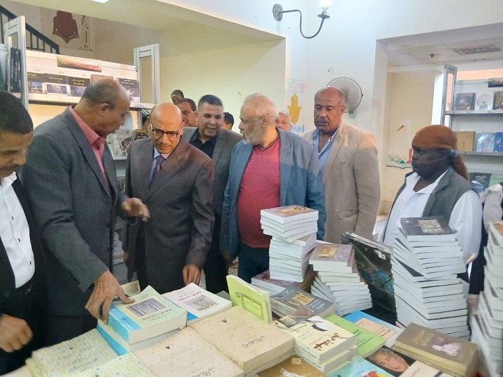 انطلاق فعاليات الدورة الثانية من معرض الشلاتين للكتاب لاكتشاف الموهوبين انطلاق فعاليات الدورة الثانية من معرض الشلاتين للكتاب لاكتشاف الموهوبين