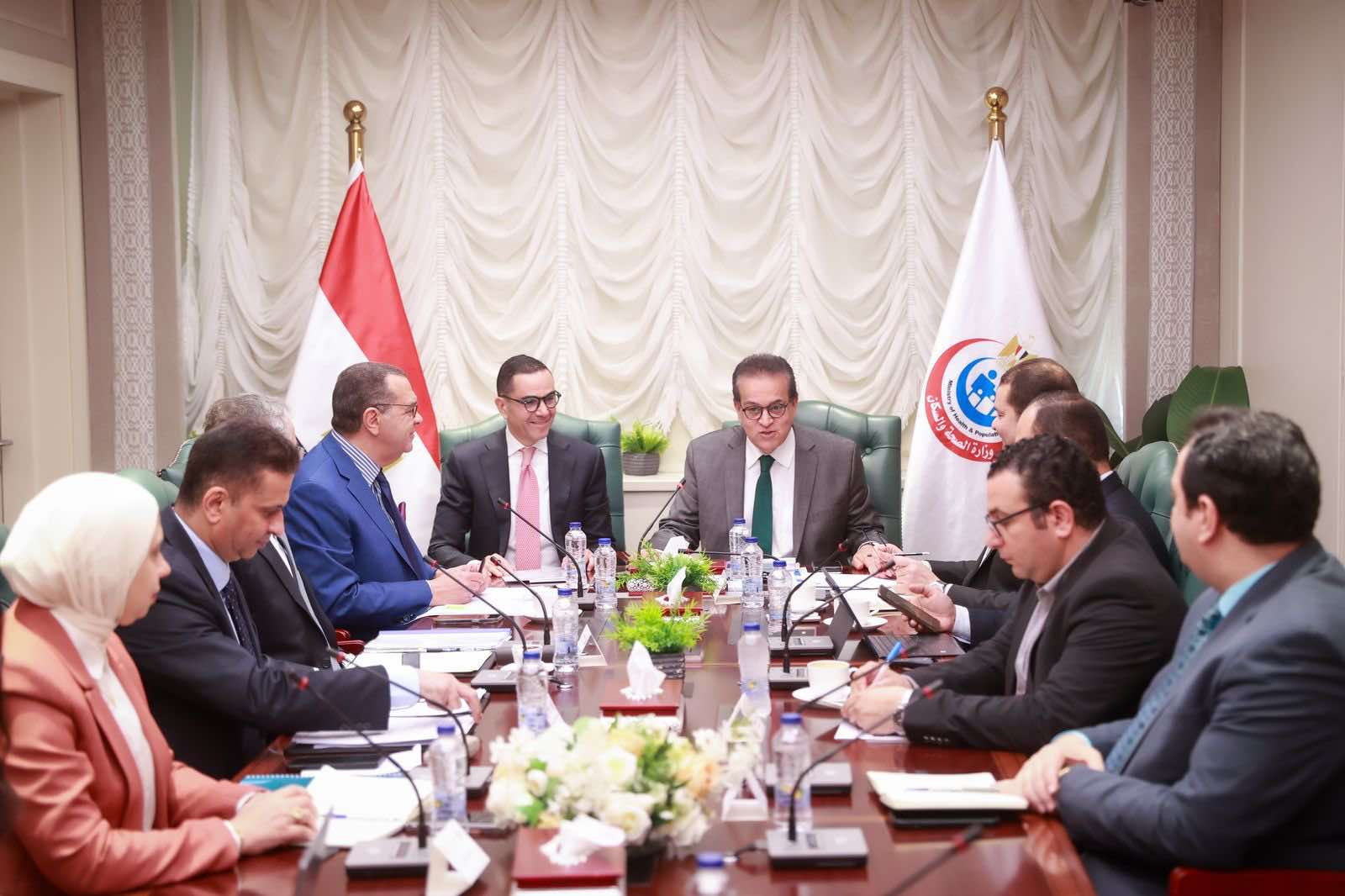 وزيرا الصحة والاستثمار يبحثان وضع آليات وحلول لتخفيف الأعباء المالية وتشجيع الاستثمار وزيرا الصحة والاستثمار يبحثان وضع آليات وحلول لتخفيف الأعباء المالية وتشجيع الاستثمار