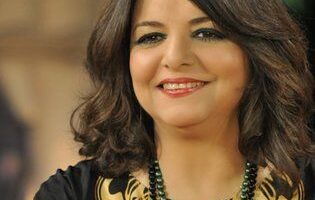 الفنانة عزة لبيب تطمئن الجمهور على صحة حماتها الفنانة ليلى طاهر: احتفلنا معا بشم النسيم