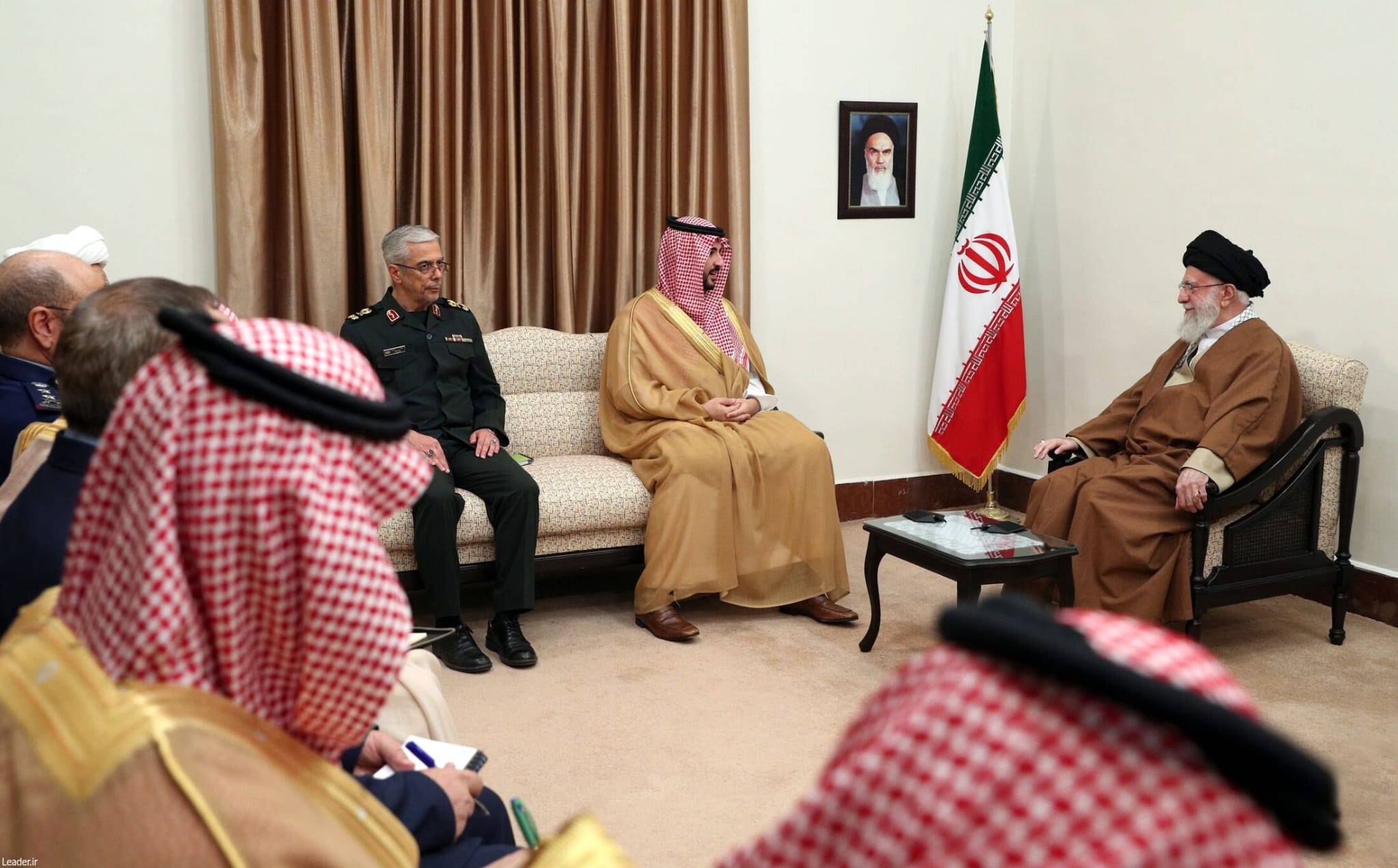 رسالة من الملك لـ المرشد..تفاصيل زيارة وزير الدفاع السعودي إلى طهران رسالة من الملك لـ المرشد..تفاصيل زيارة وزير الدفاع السعودي إلى طهران