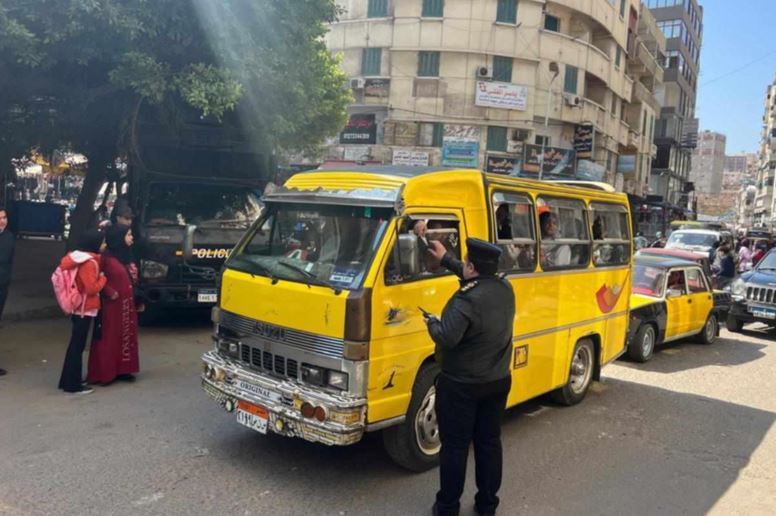 محافظ الإسكندرية يوجه بتكثيف الحملات على مواقف السيارات لمتابعة الالتزام بالتعريفة الجديدة