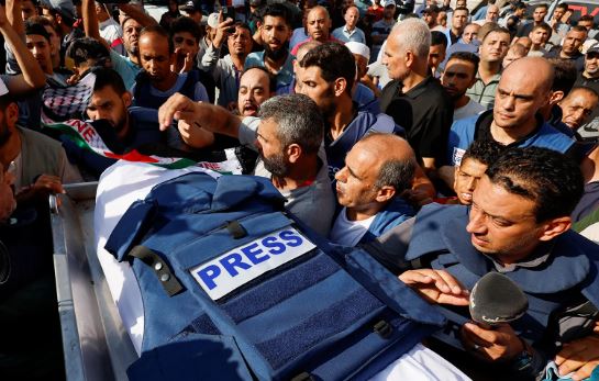 استشهاد 3 فلسطينيين بينهم صحفي في غزة