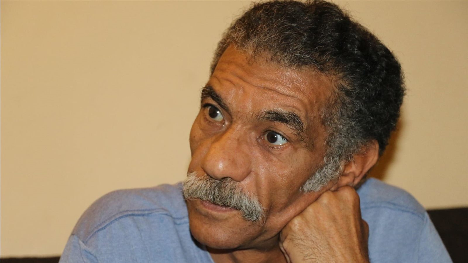 زوجة سيد رجب الثانية تتهمه بطردها من المنزل .. ومحاميته ترد