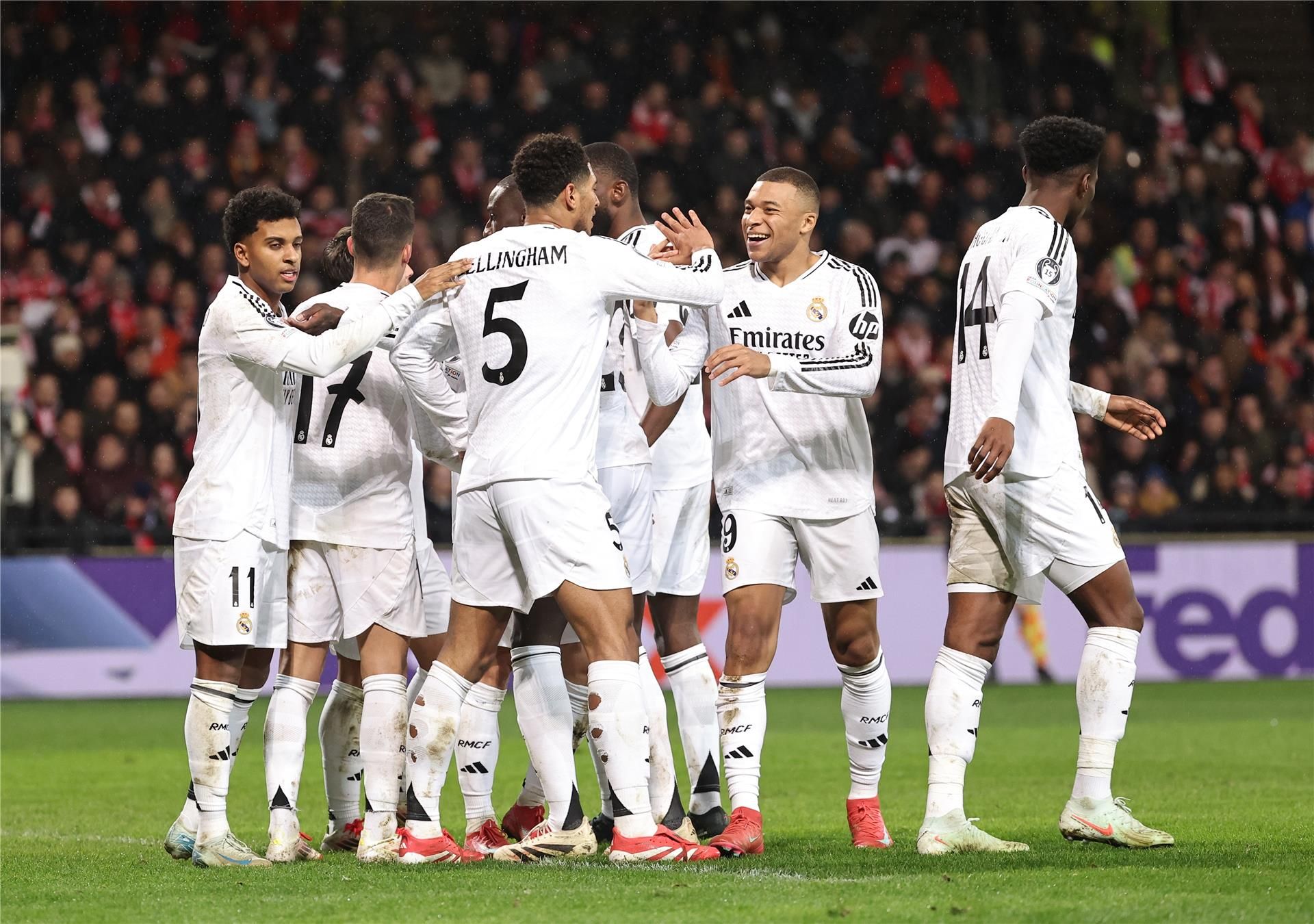 4 غيابات تضرب قائمة ريال مدريد أمام بيلباو.. وعودة لونين 4 غيابات تضرب قائمة ريال مدريد أمام بيلباو.. وعودة لونين
